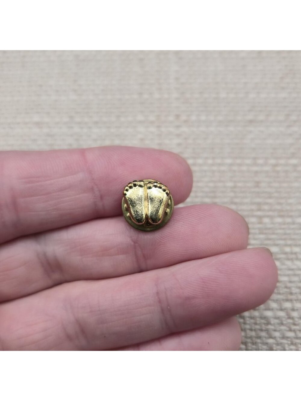 Vintage 1979 V. Evers Gold Tone Precious Feet Pro-Life Lapel Pin A8605